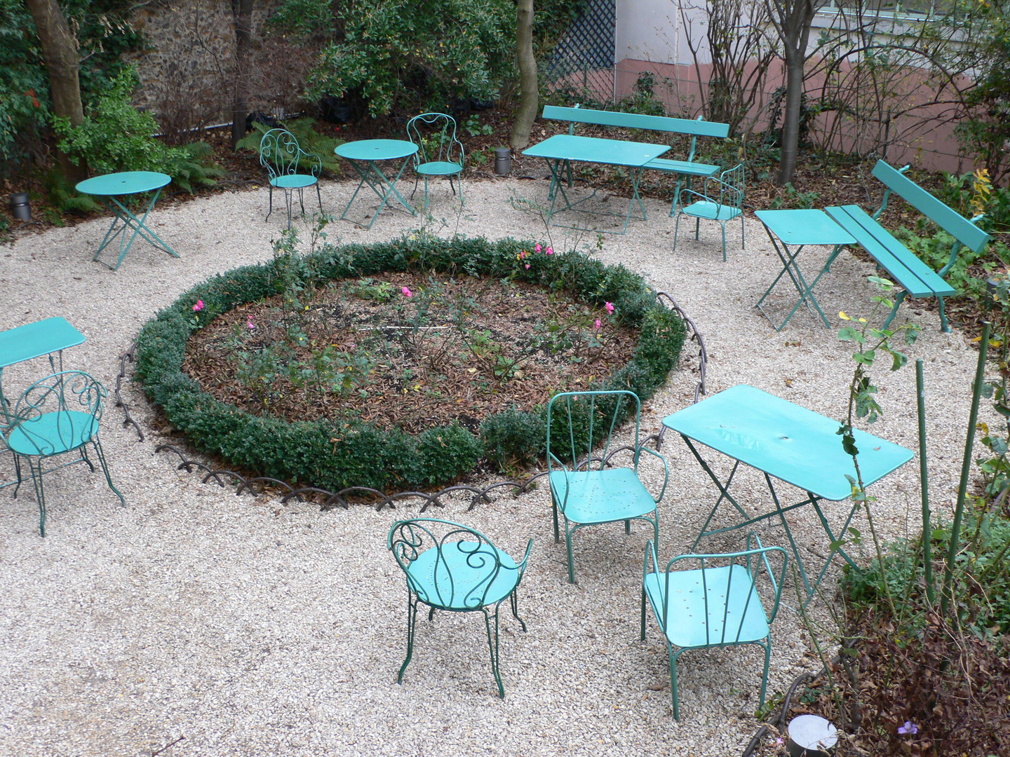 Outdoor garden courtyard with turquoise furniture